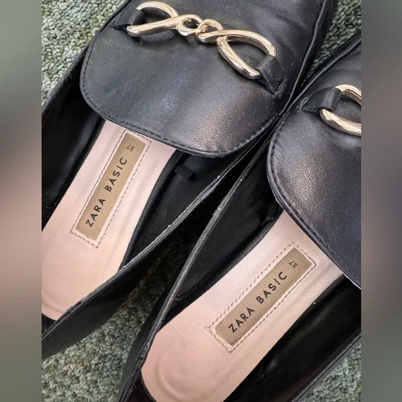 Zara Elegant Black Loafers with Gold Detail - Picture 3 of 6